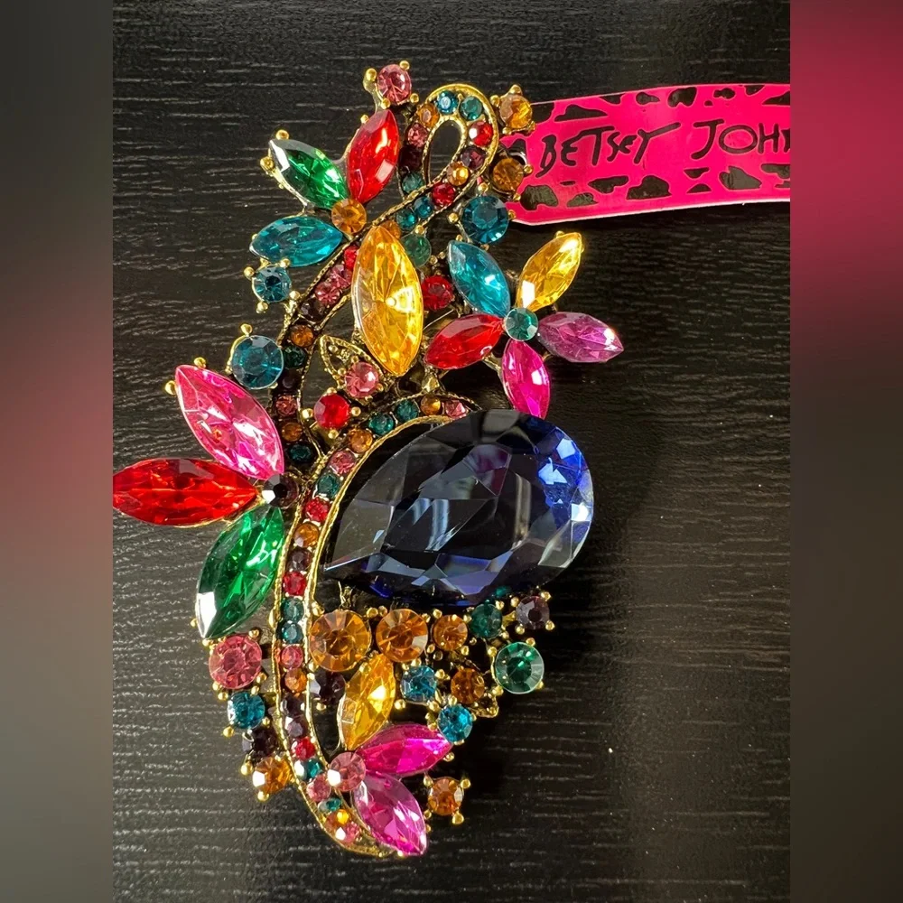 💙 NWT! Multi Color Rhinestone Brooch